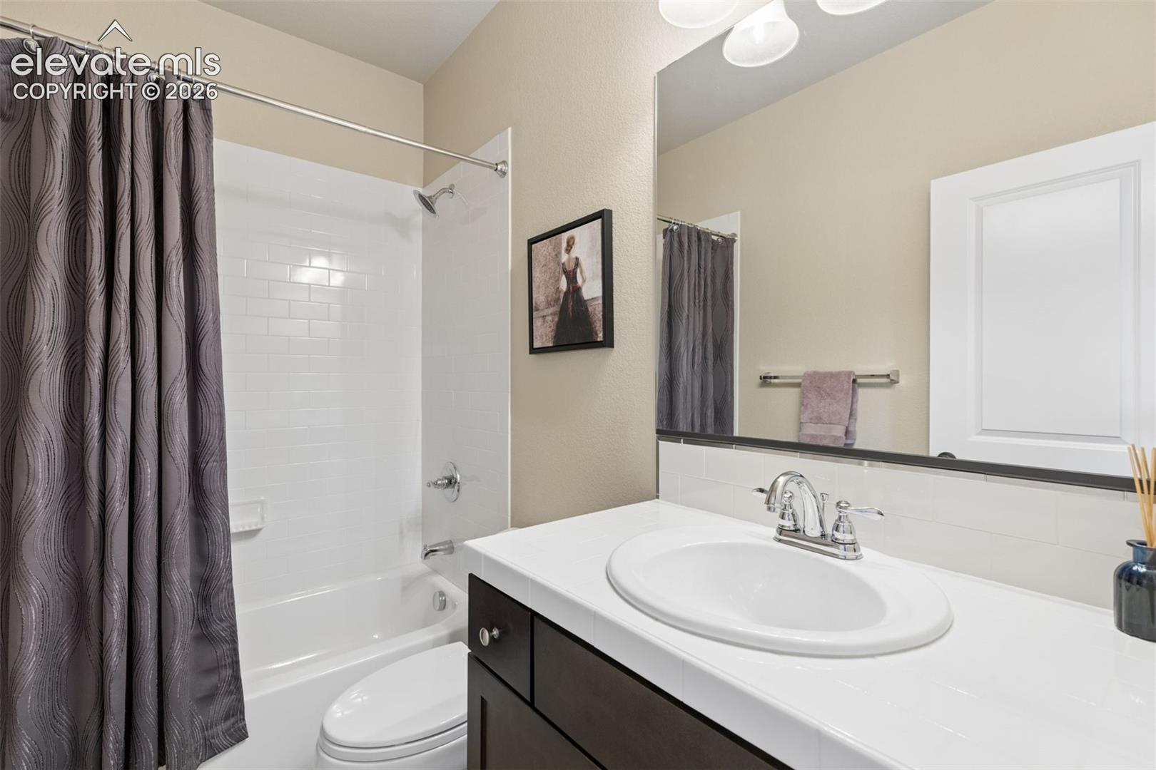 Main level full bath