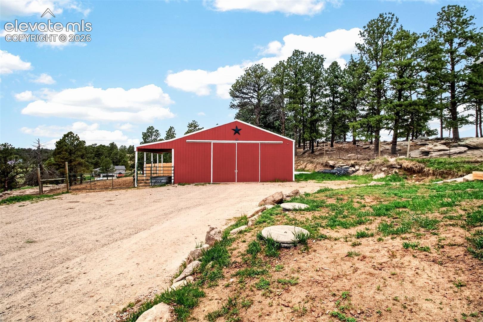 Fabulous newer 40x40 shop, garage, and barn space offering 1,600 square feet of endless opportunities!