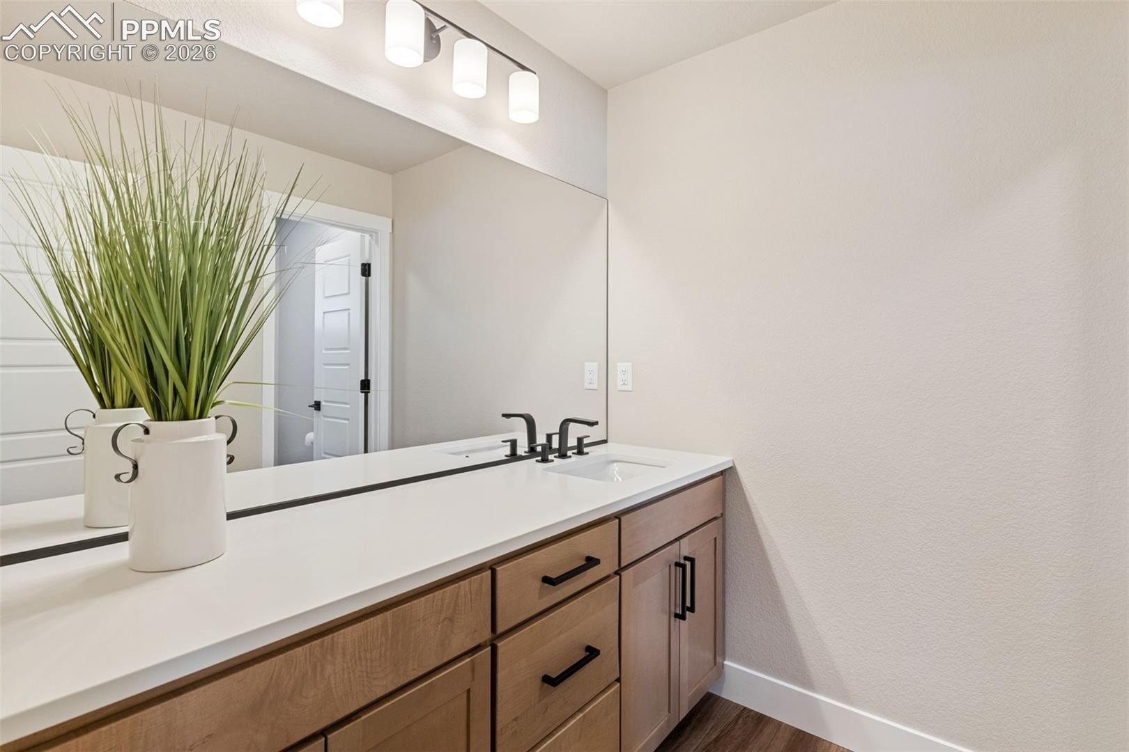 Upper Level Full Bathroom