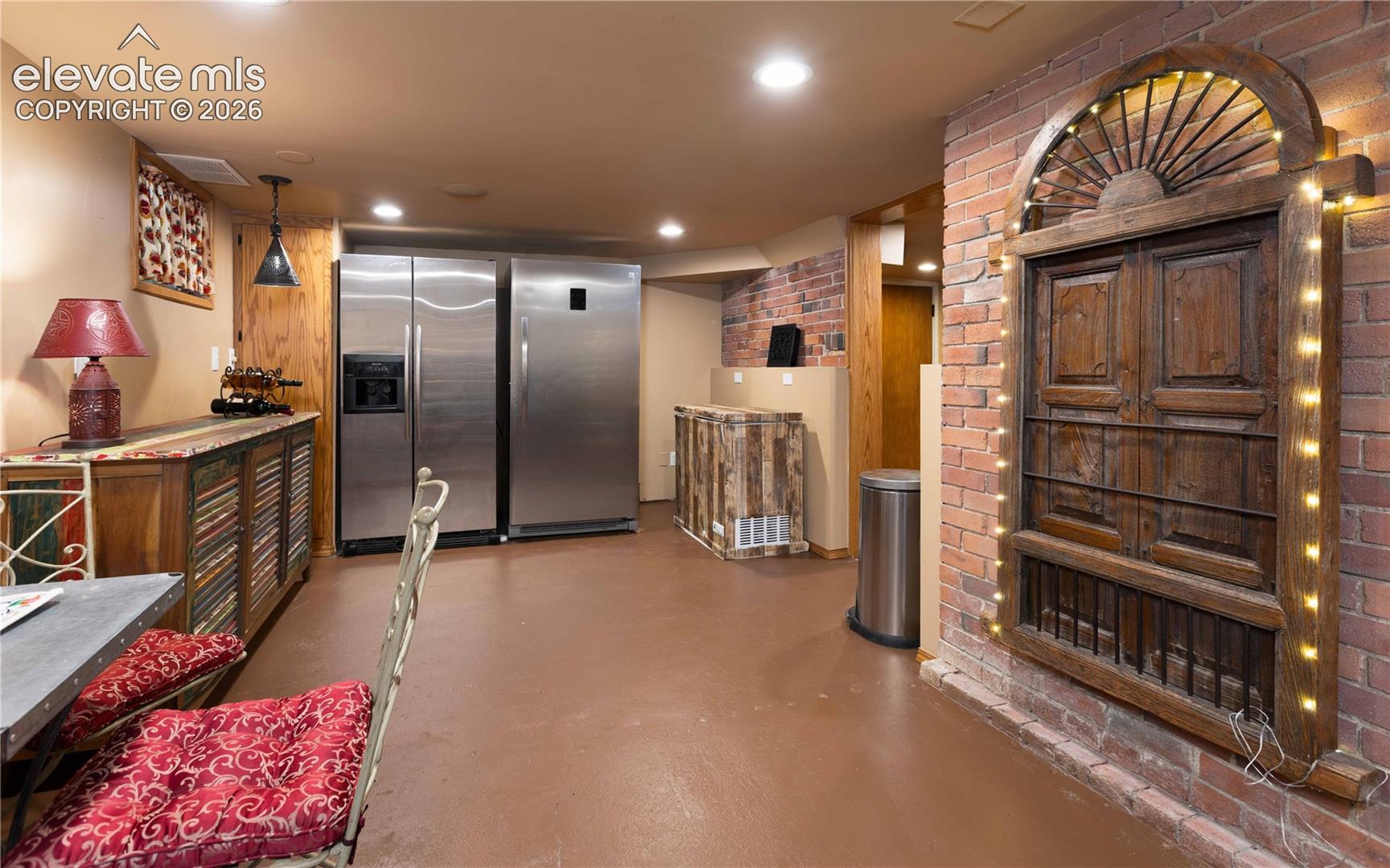 Food storage and wine cellar