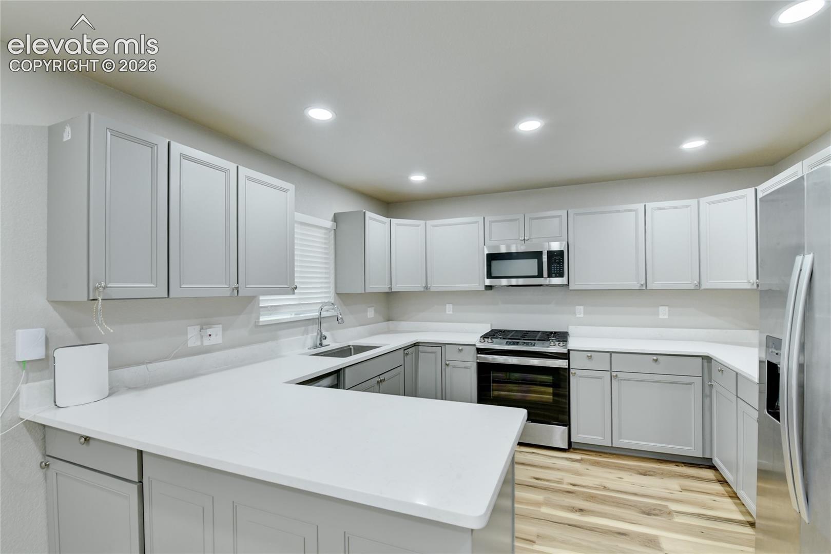 Newer appliances & Kitchen cabinets