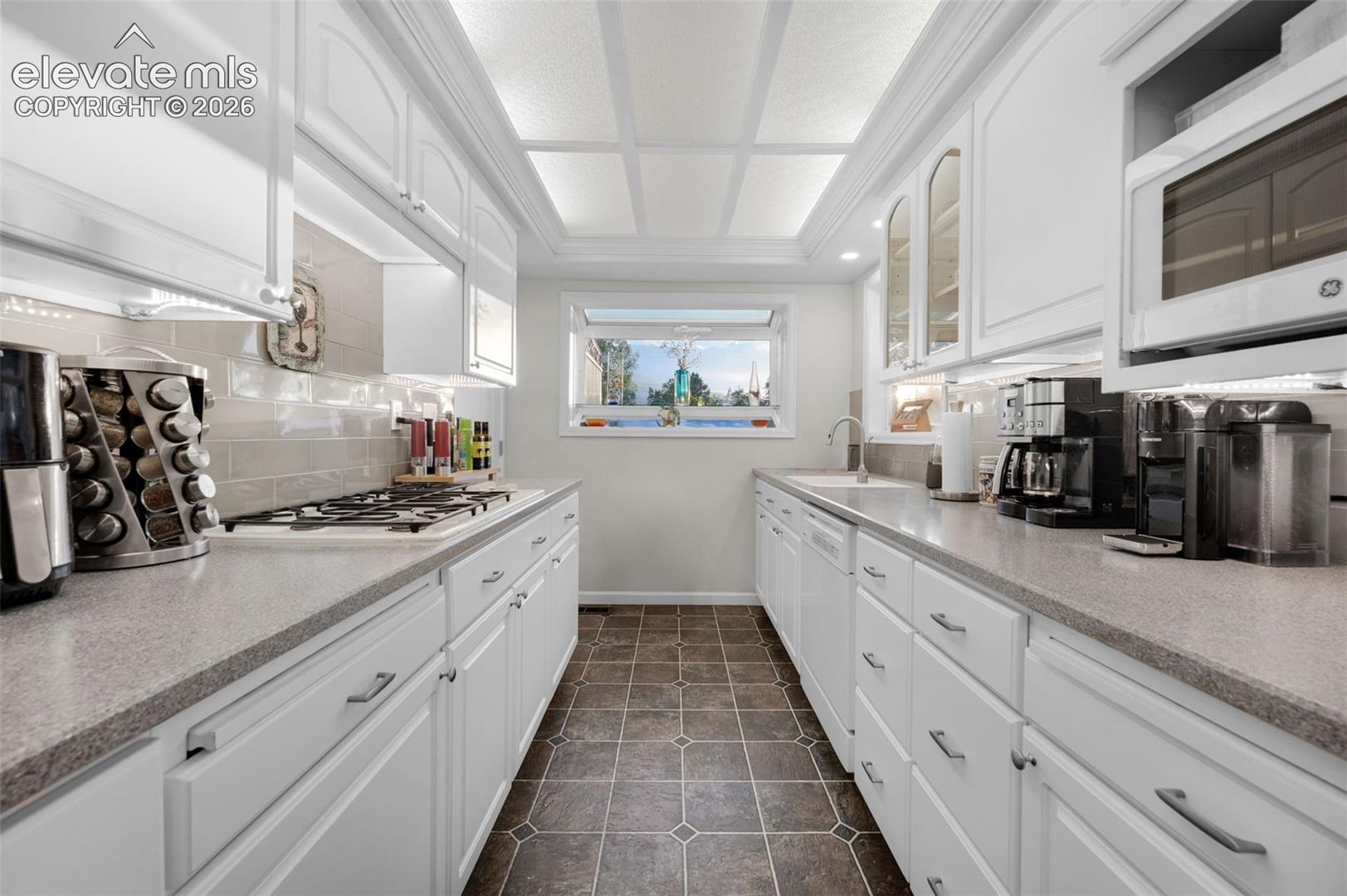 Large kitchen with gas cooktop and double ovens