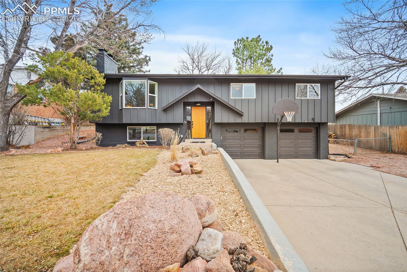 1009 Panorama Dr, Colorado Springs, CO 80904