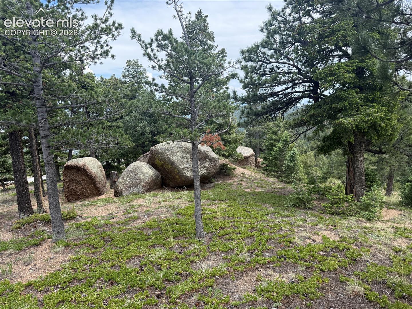 Build site/Lot with rock outcroppings