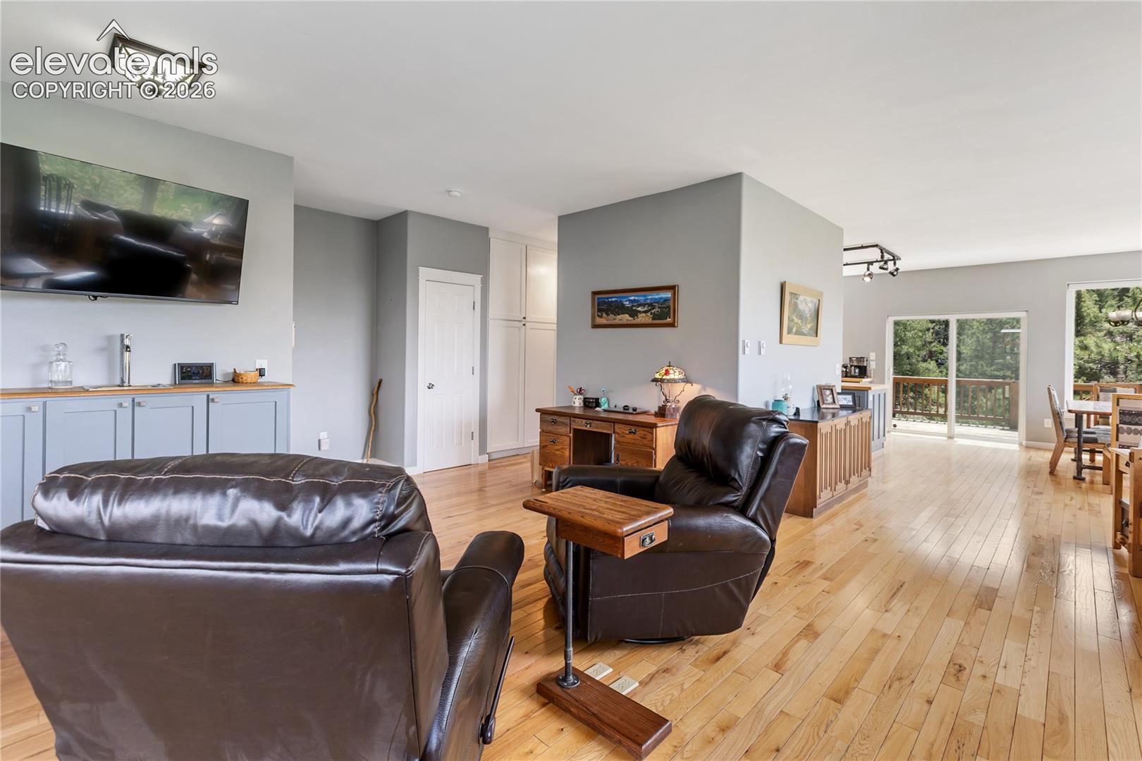 Great layout and room for relaxing, watching TV, a desk area  and a wet bar!