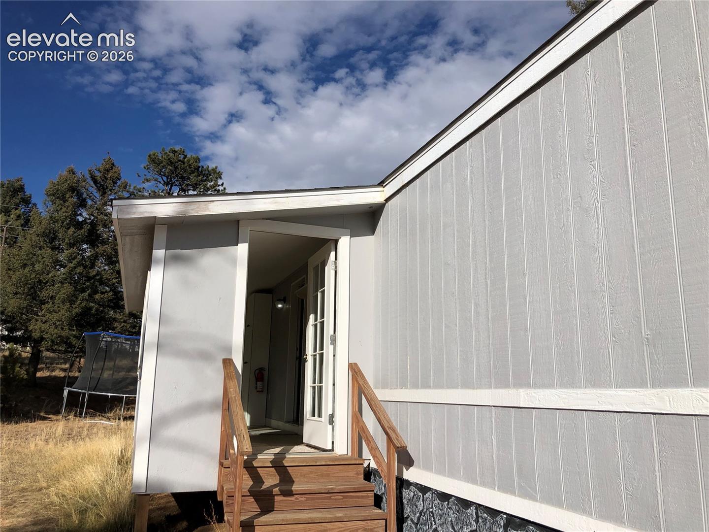 Covered Front Porch!