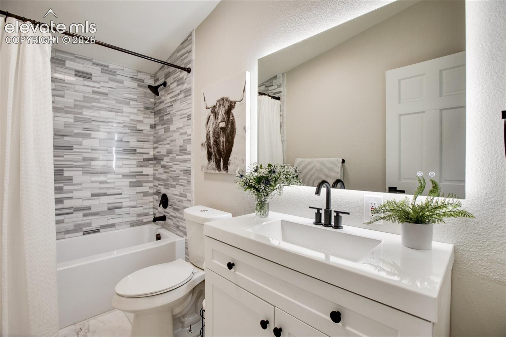 Main level full bath