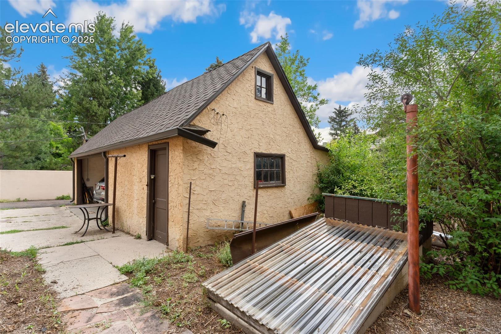 Garage with Storm cellar next to it