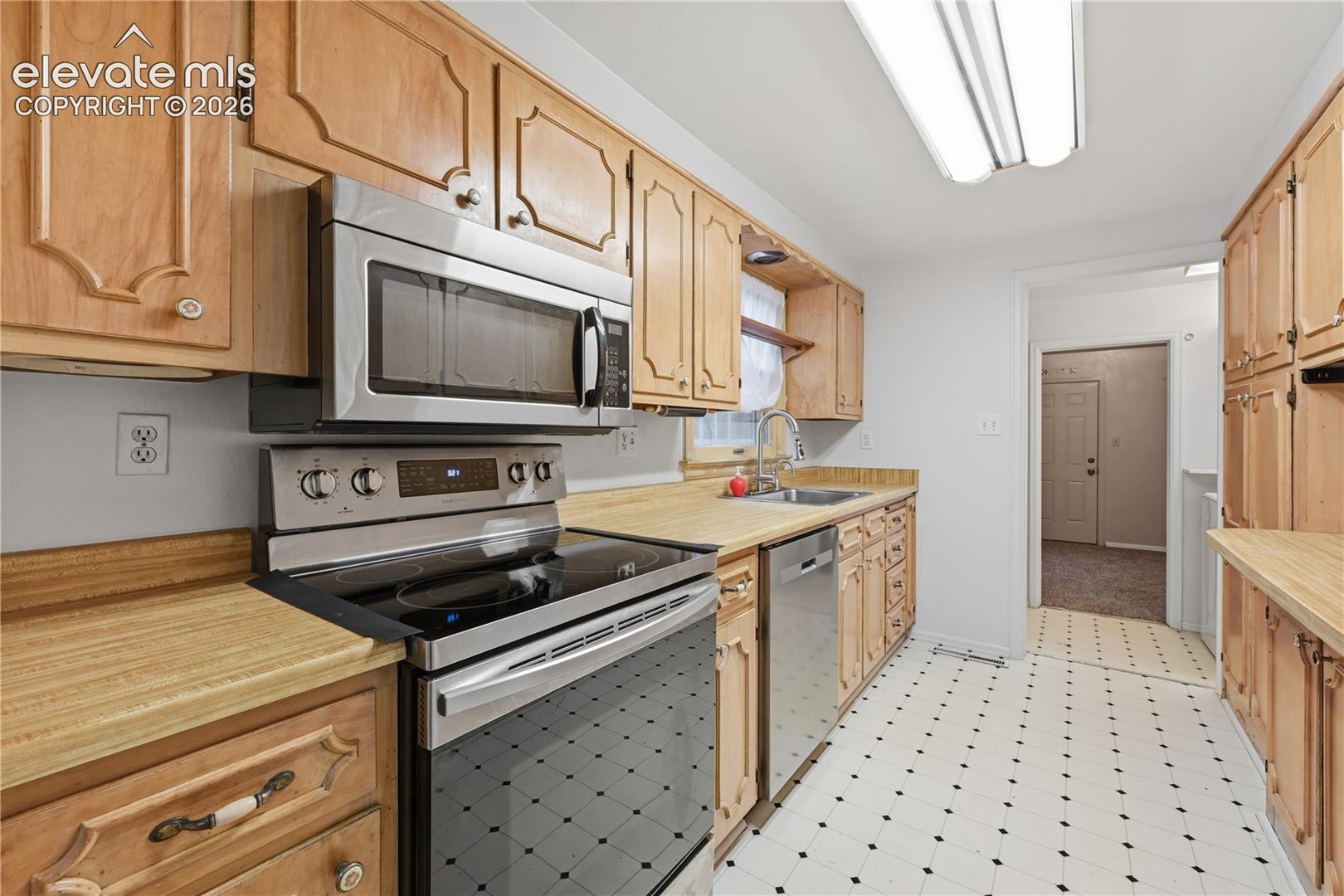 Photo 9 of 2212 Glenn Summer Road, Colorado Springs