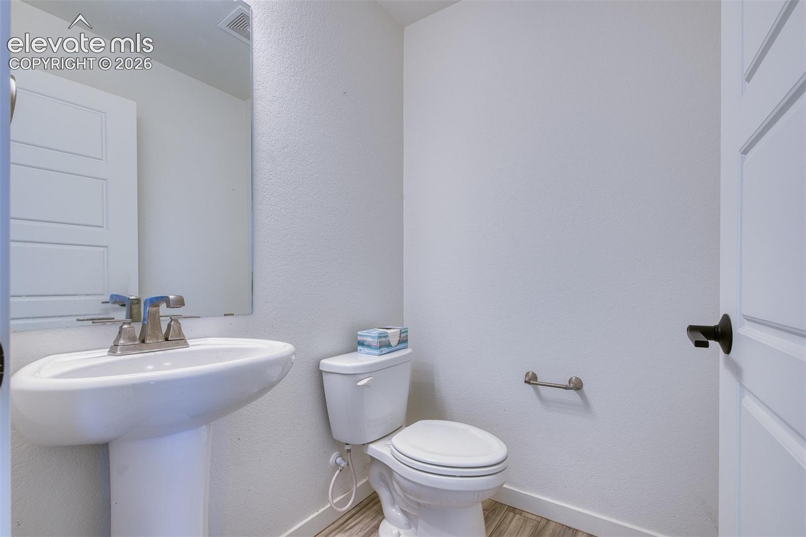 Lower level 1/2 bath