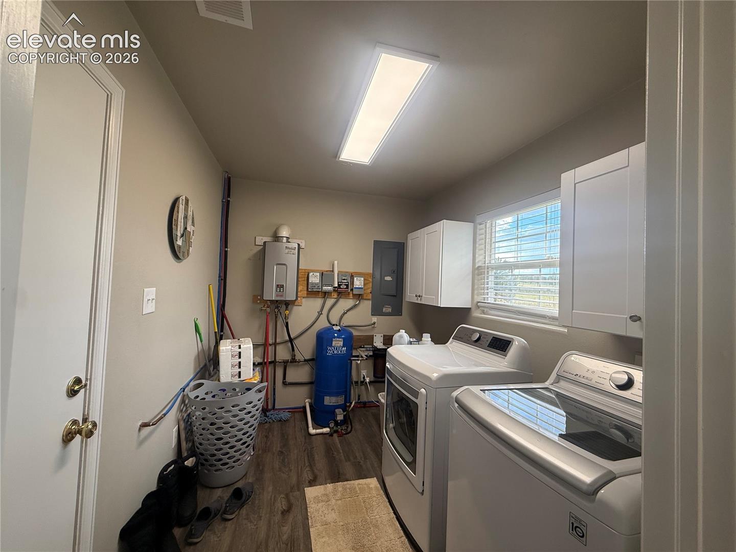 large laundry off kitchen and garage mud room