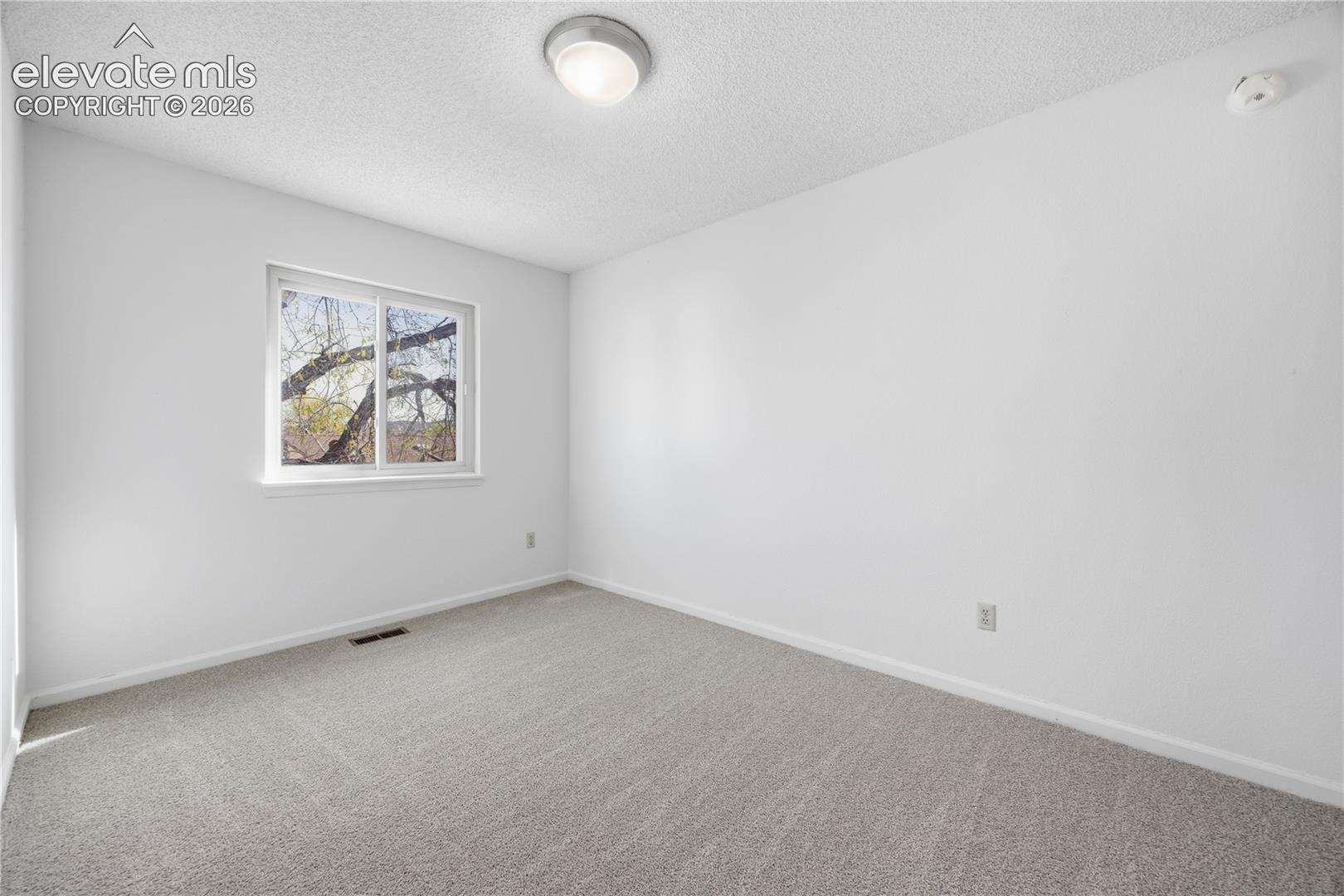 Photo 13 of 912 Amsterdam Drive, Colorado Springs
