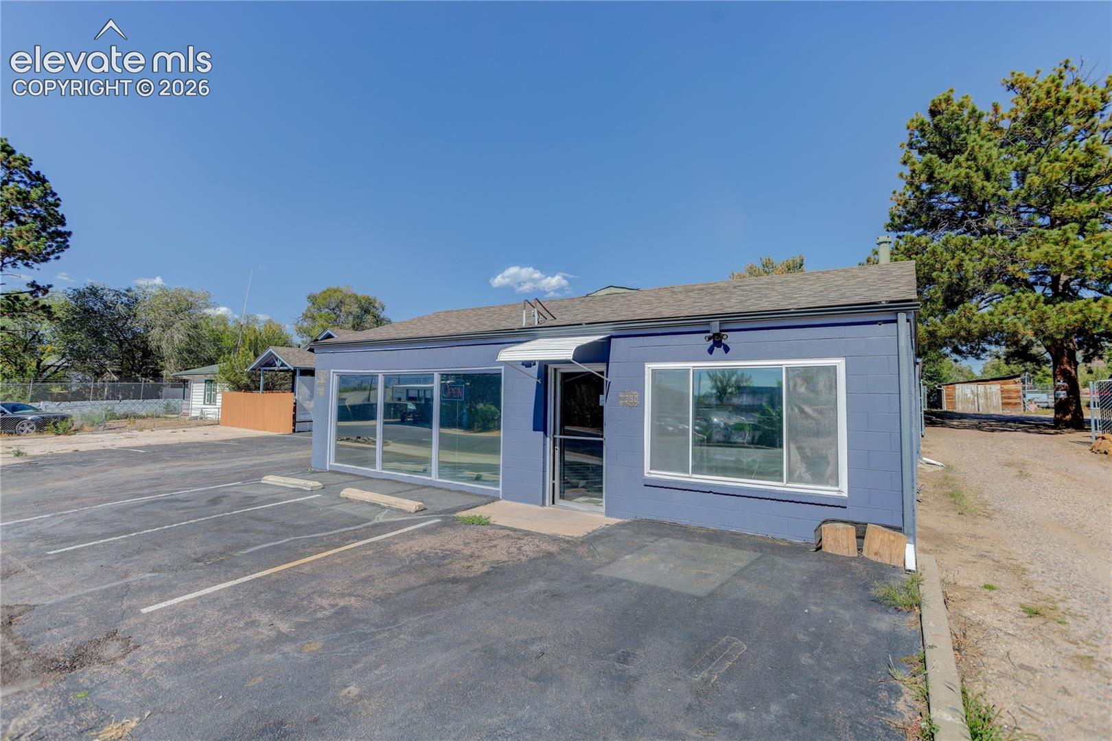 Larger commercial unit - 1620 SqFt storefront facing Boulder Ave