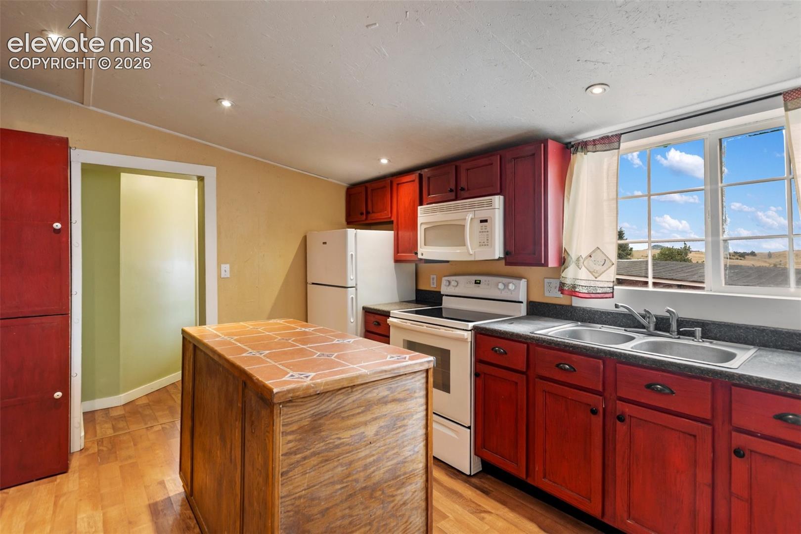 Photo 15 of 102 Spicer Avenue, Victor