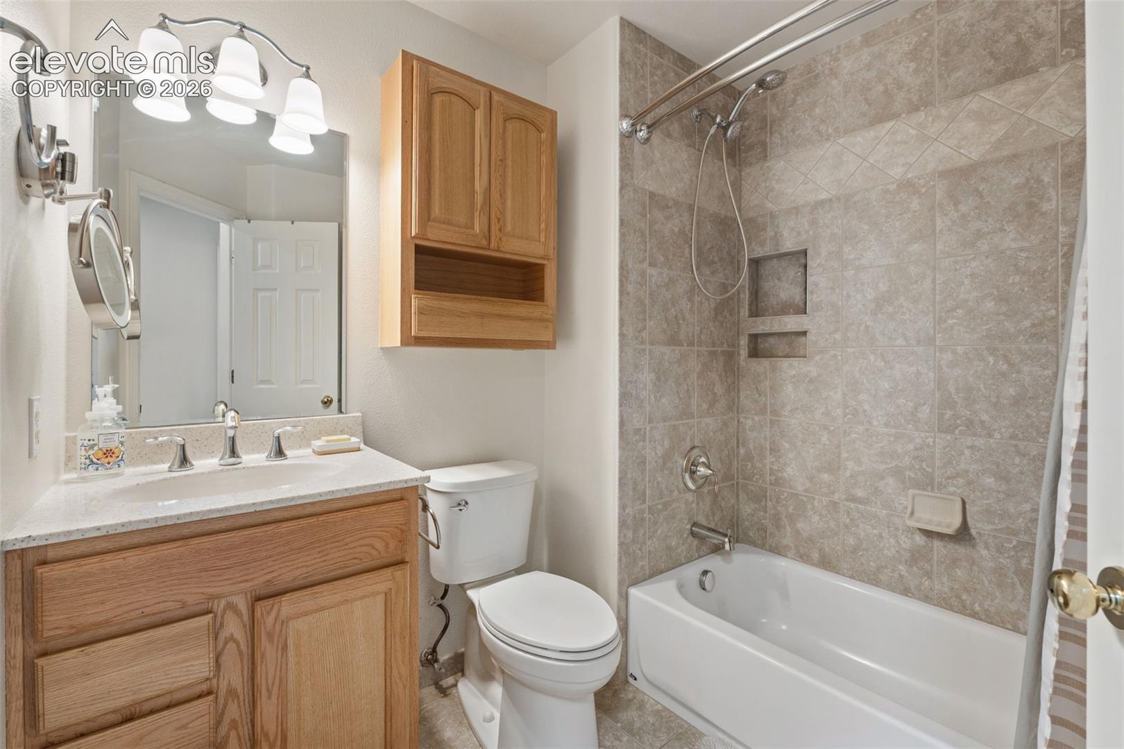 Upper Hallway full bath, spacious with tile shower.