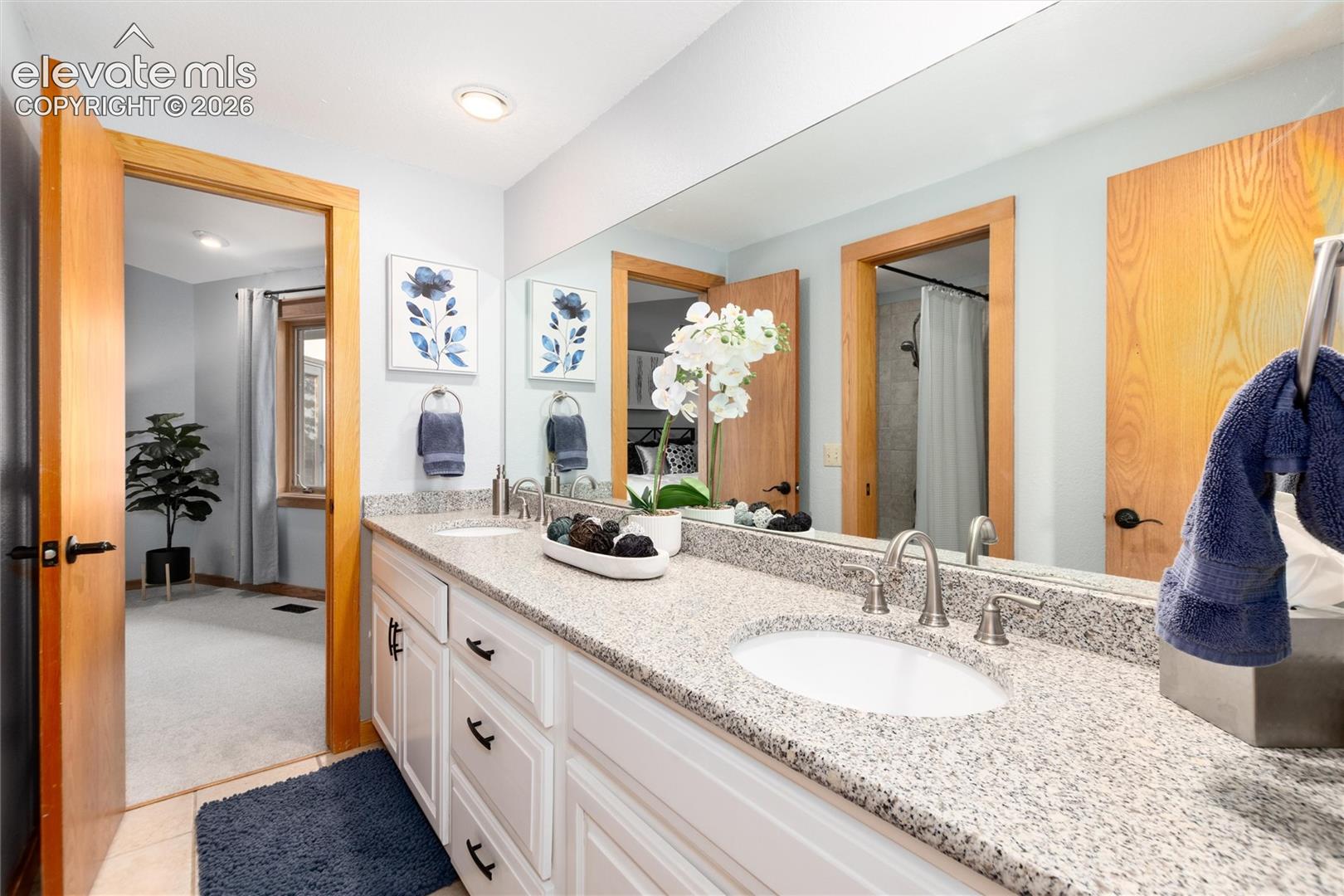 Shared full bathroom for spare bedrooms 