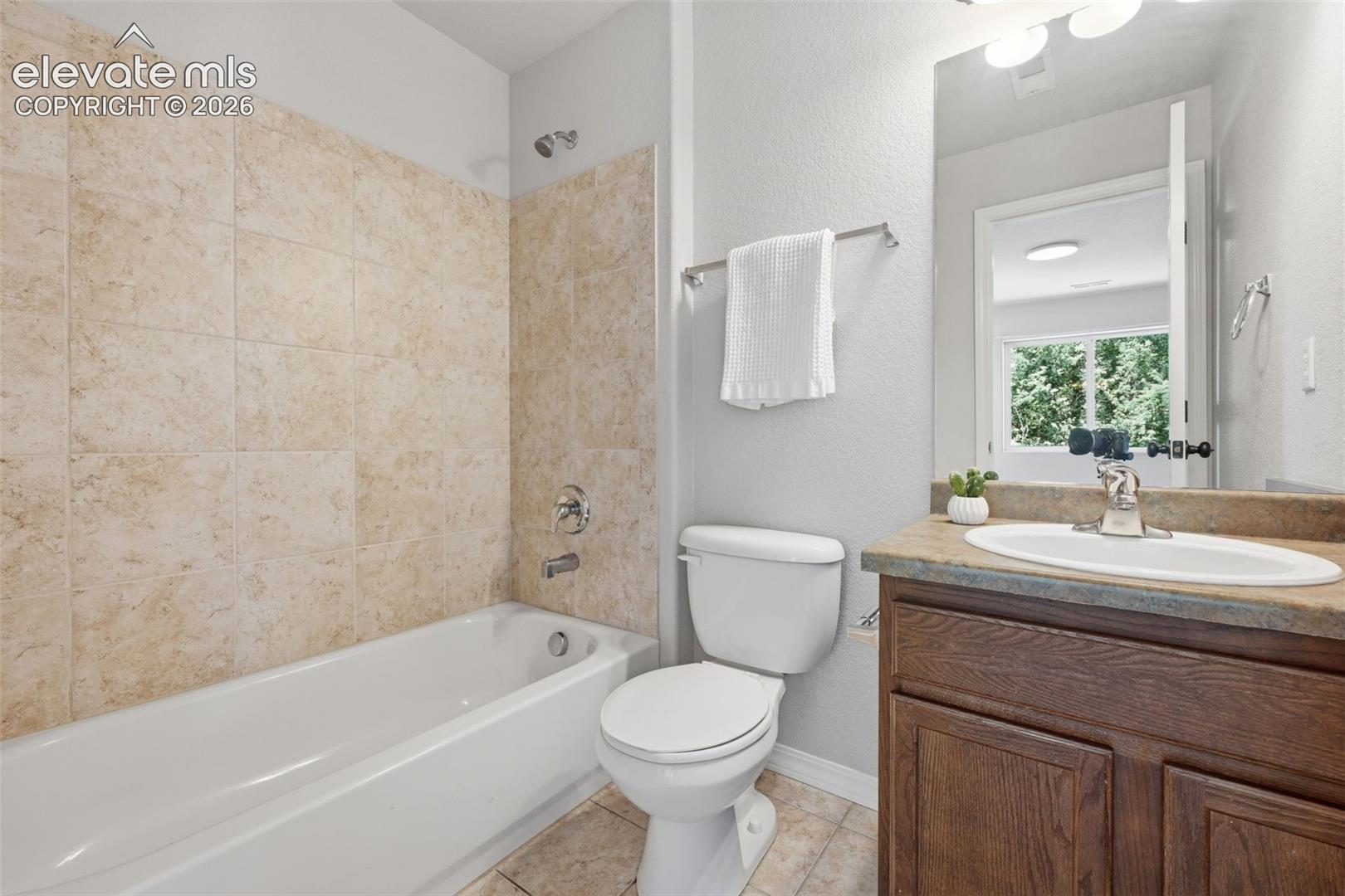 Junior master bath for bedroom #3!