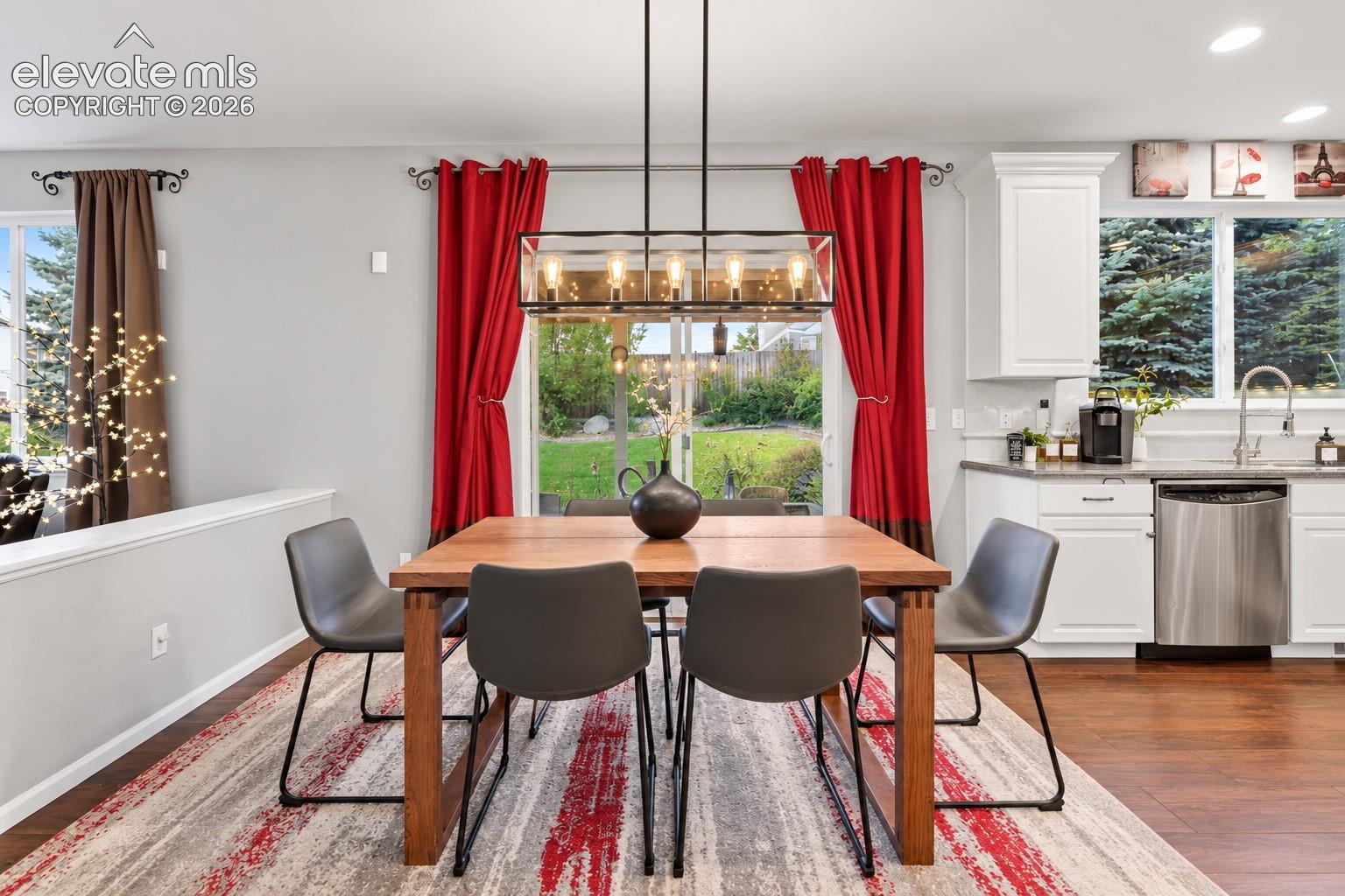 A dedicated dining area offers plenty of room for weeknight dinners, family gatherings and celebrations.