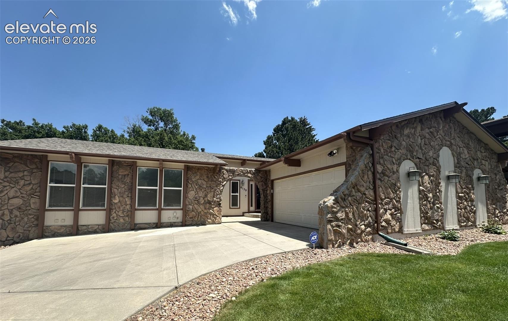 6129 Applewood Ridge Cir, Colorado Springs, CO 80918