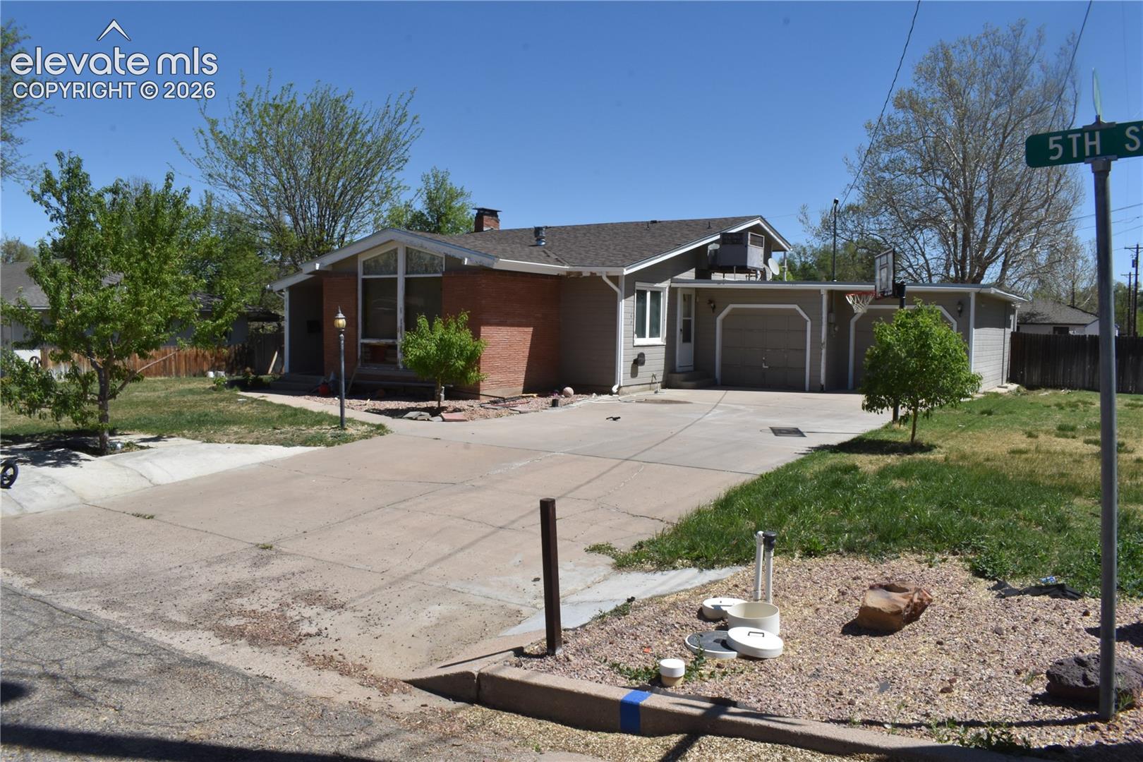 818 S 5th St, Rocky Ford, CO 81067