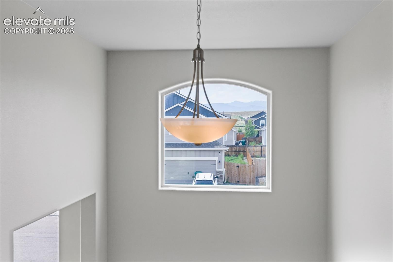 UPPER LOFT MOUNTAIN VIEW.