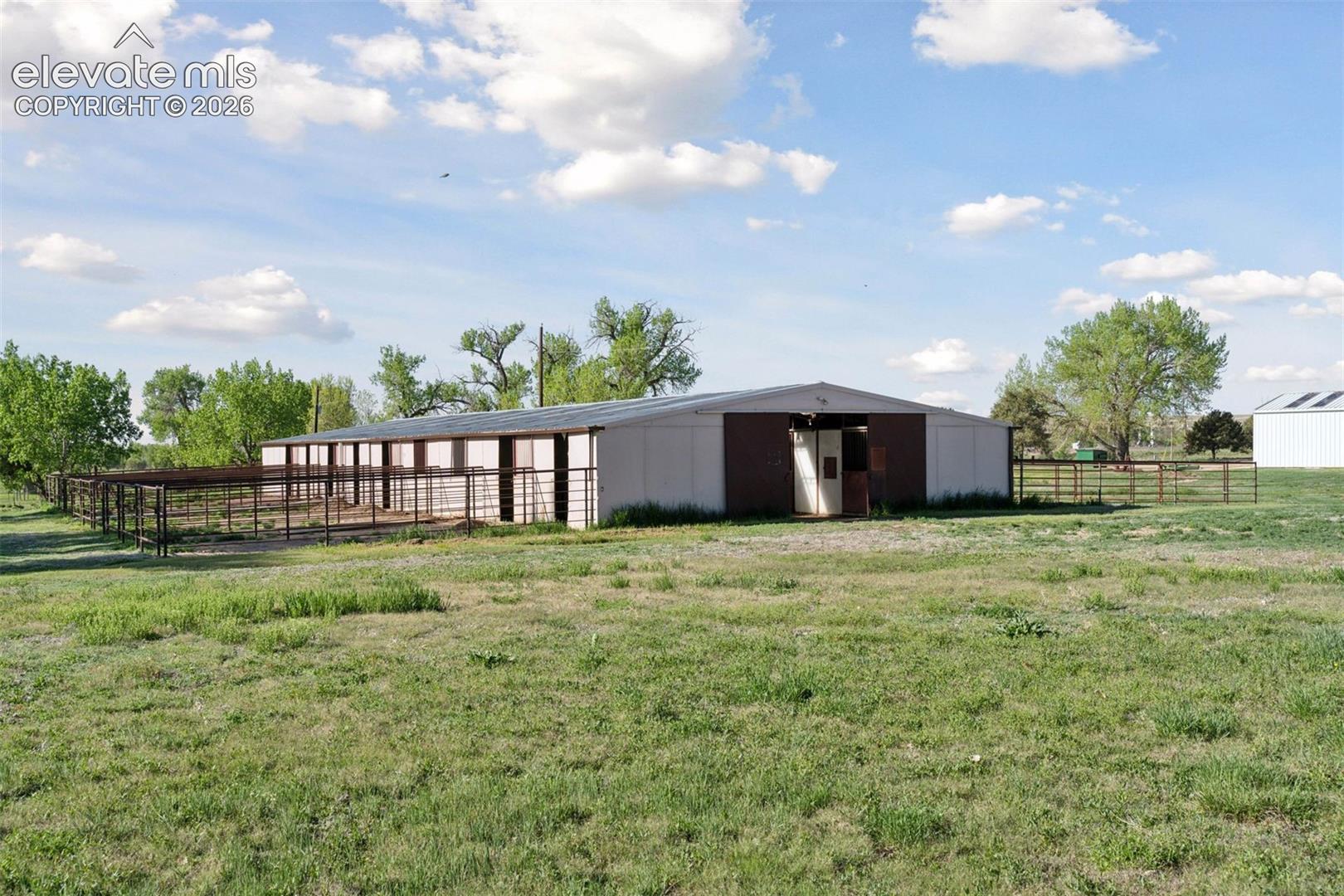 Barn with 19 Stables