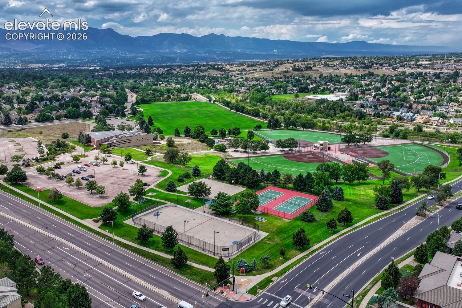 Play tennis, basketball, and hockey at Cottonwood Creek Park!