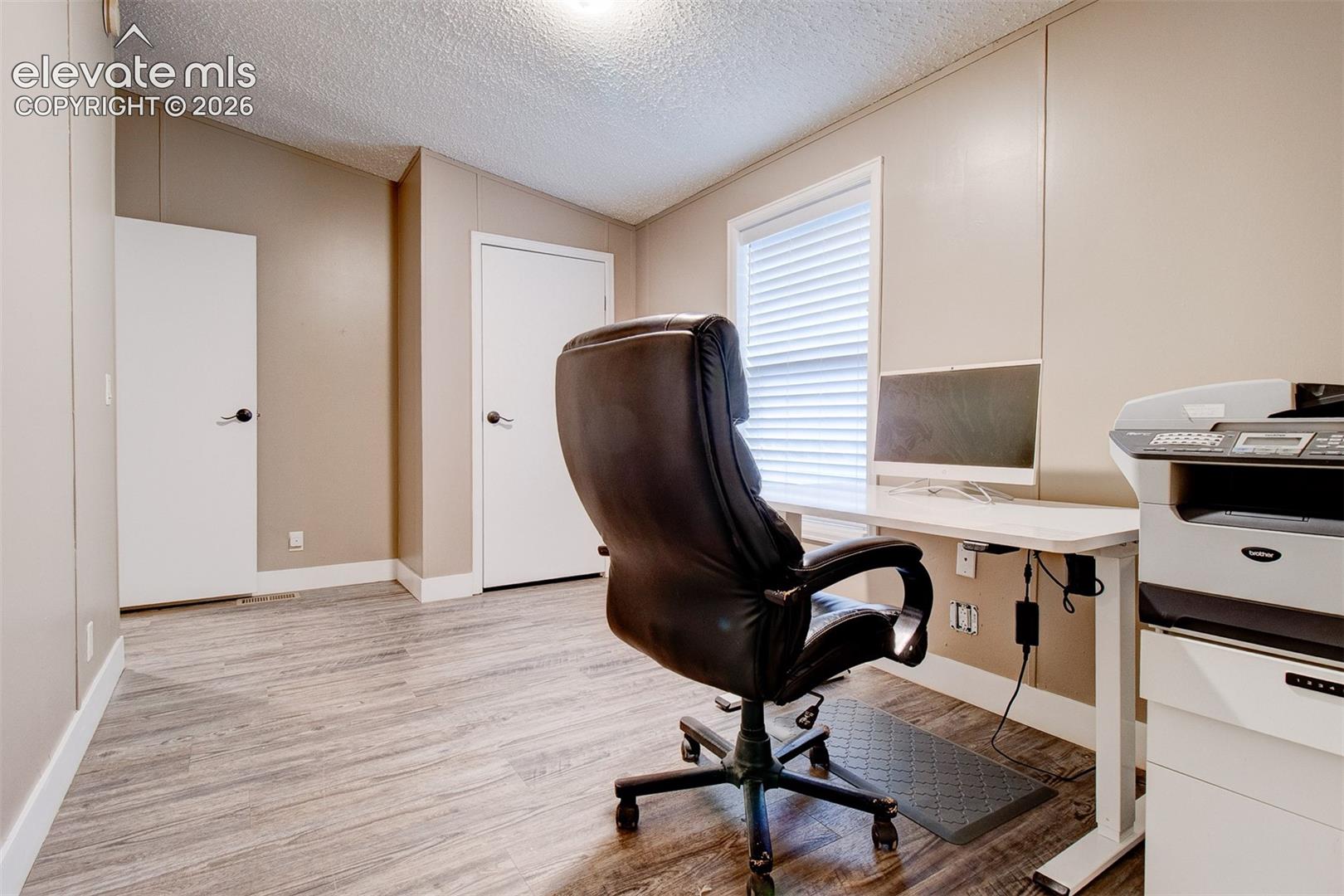 Bed 4/ office