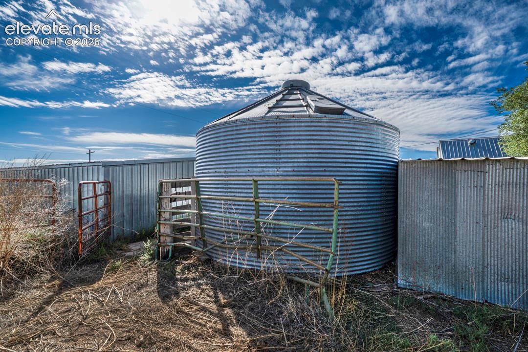 Grain bin
