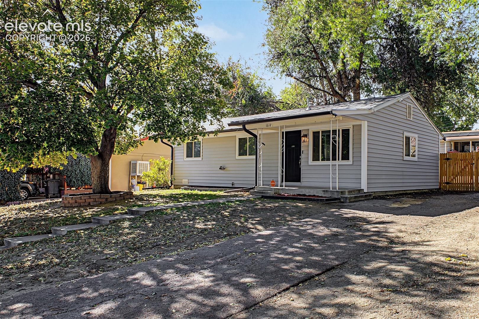 Huge Tree in Front Yard provides front shade