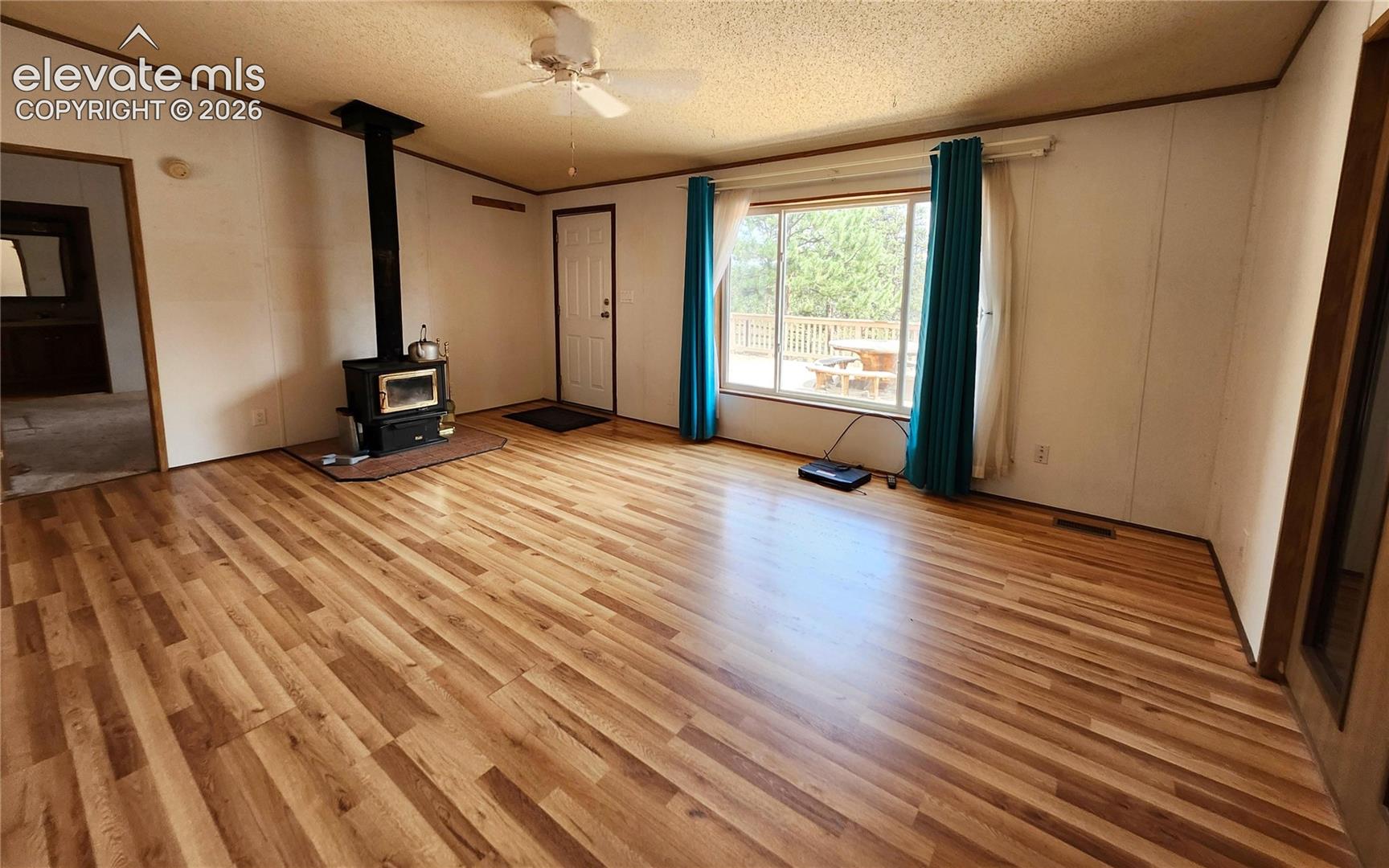 400 Pikes Peak Ln, Florissant, CO 80816