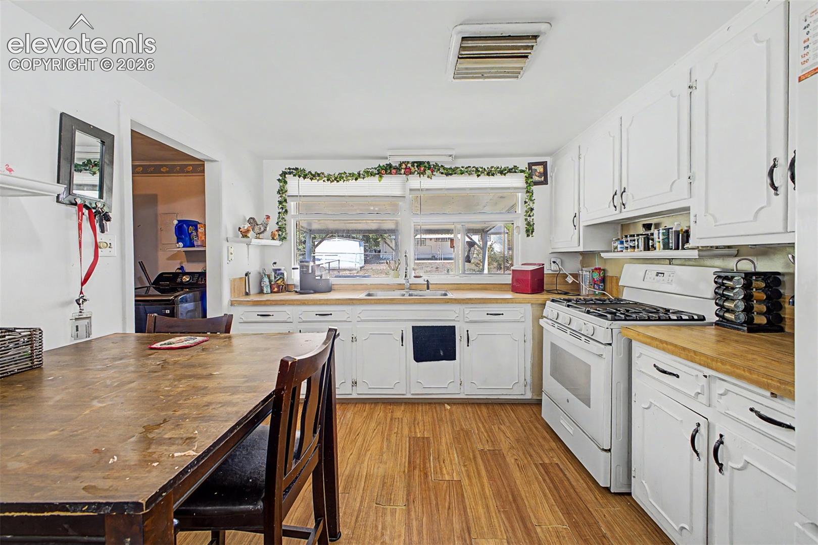 Photo 9 of 1606 Iroquois Road, Pueblo