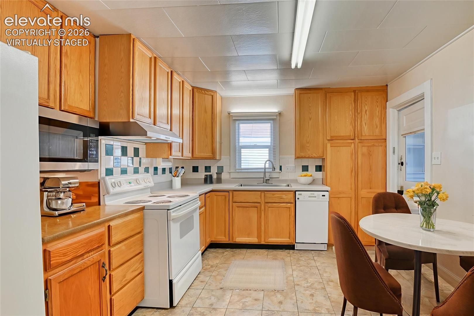 27 Bonfoy Ave, Colorado Springs, CO 80909 photo