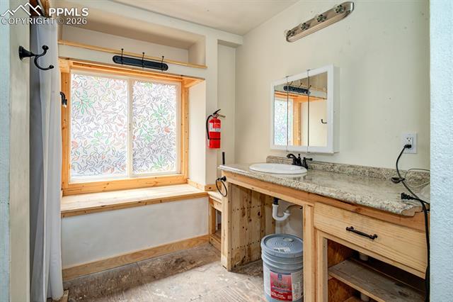 Second 3/4 bath with extended vanity