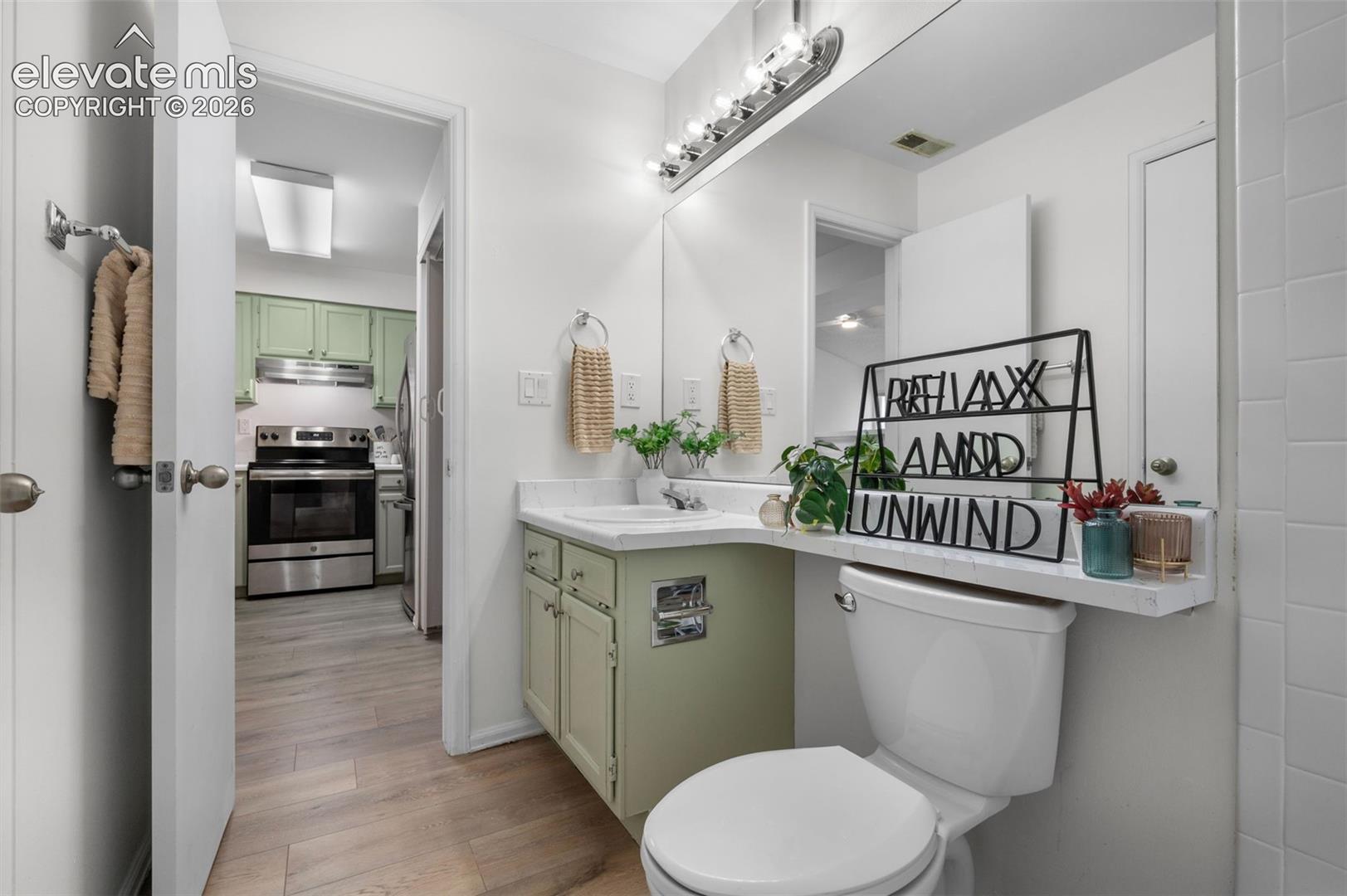 Bathroom with 2 entrances (Kitchen & Bedroom)