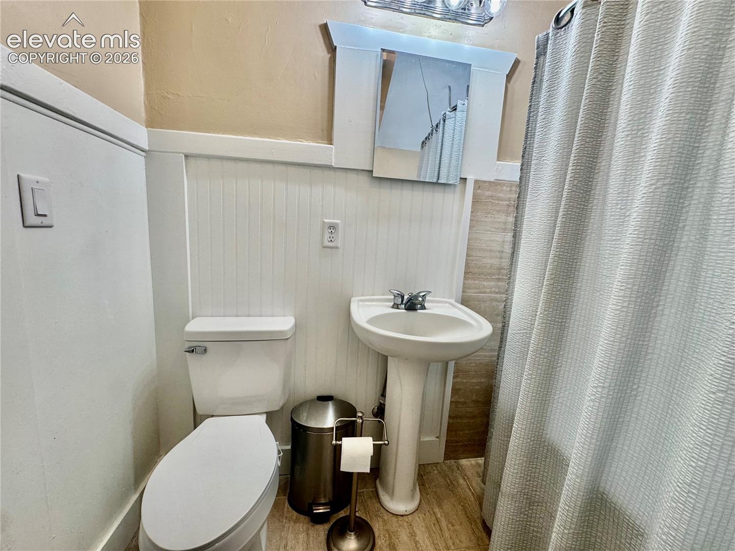 Pedestal sink with dual-handle faucet