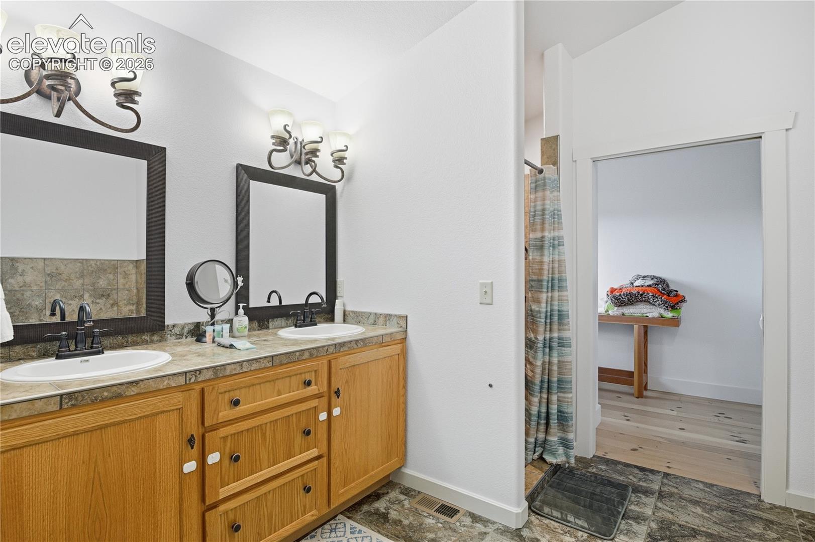 Primary Suite 5 PC Bath