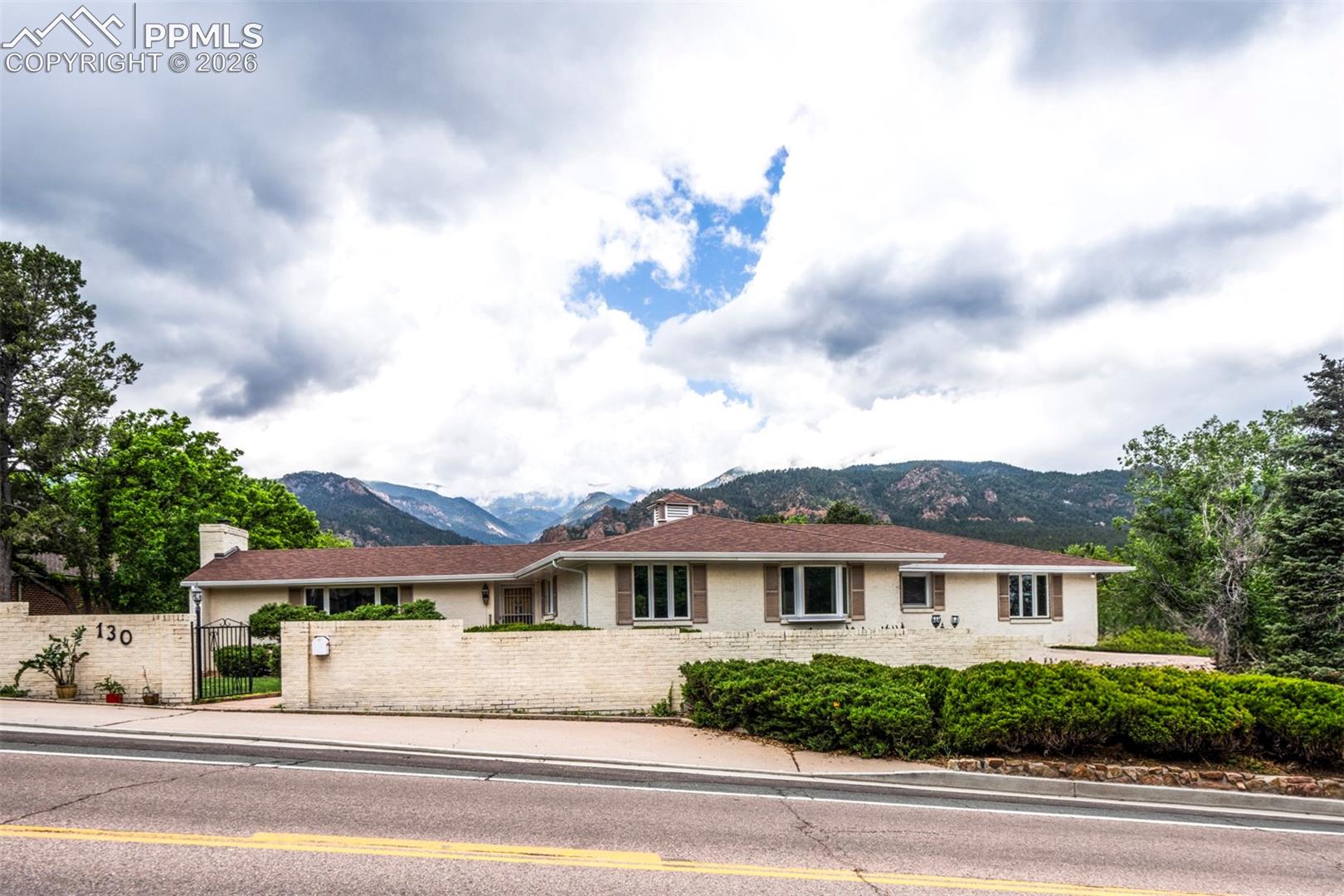 130 Cresta Rd, Colorado Springs, CO 80906