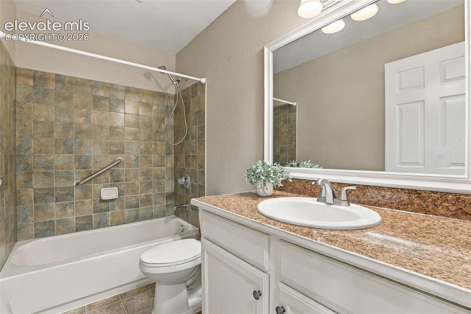 Integrated bathtub and shower with stone-look tile surround