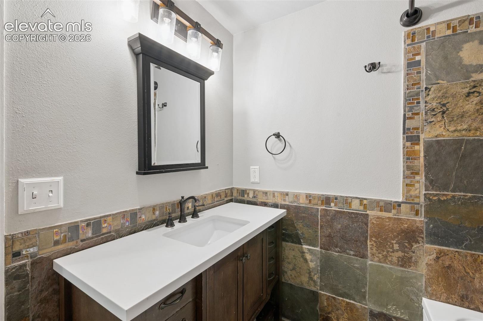 Main level secondary bathroom