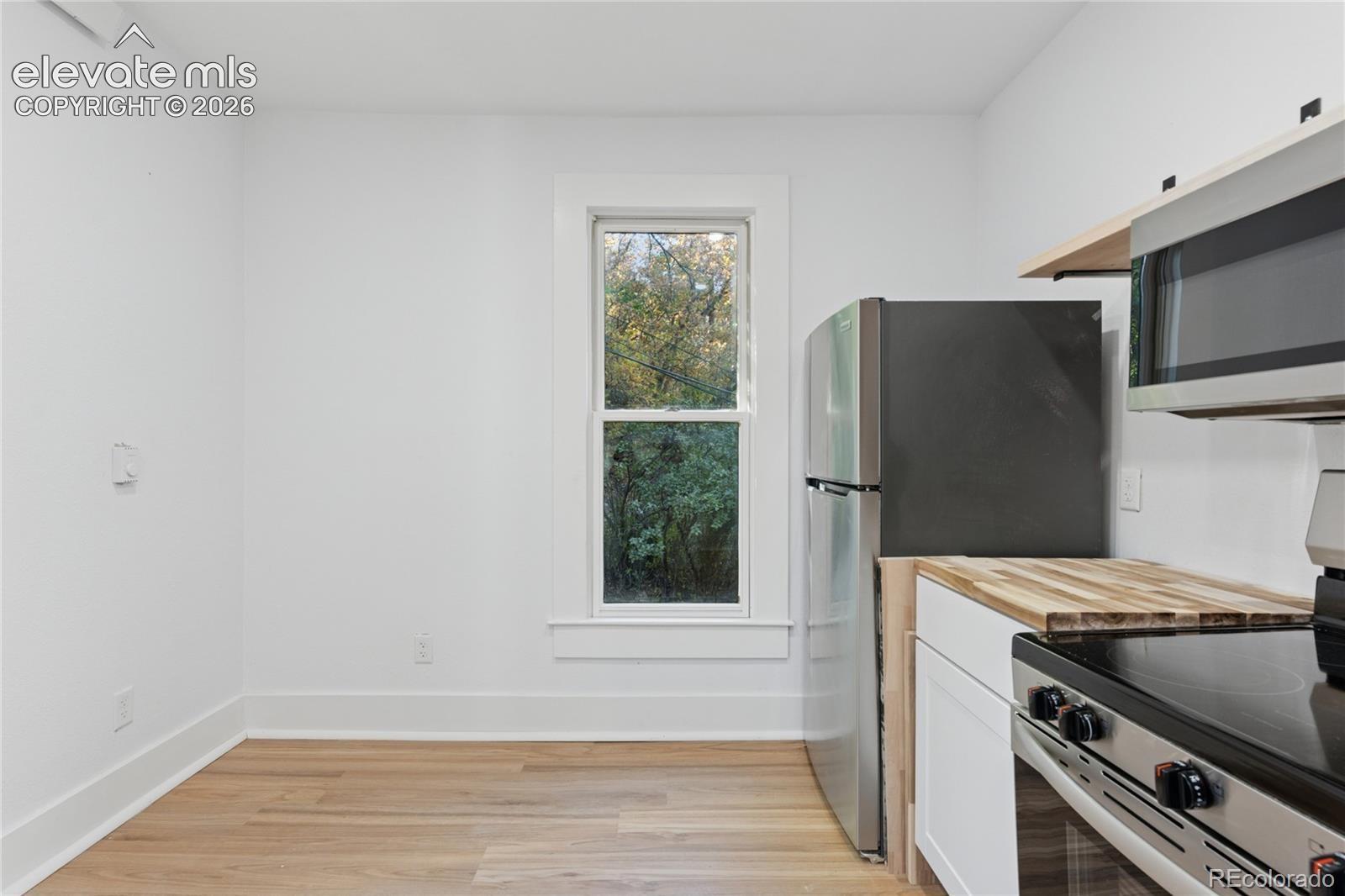 2nd-floor flat kitchen
with eating area