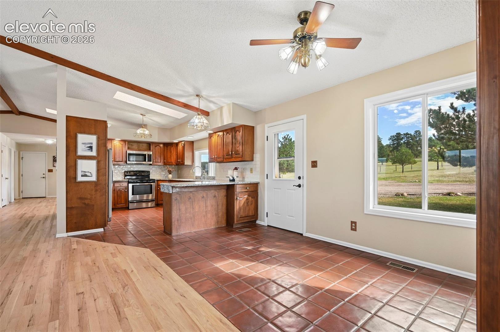 Breakfast/Kitchen area