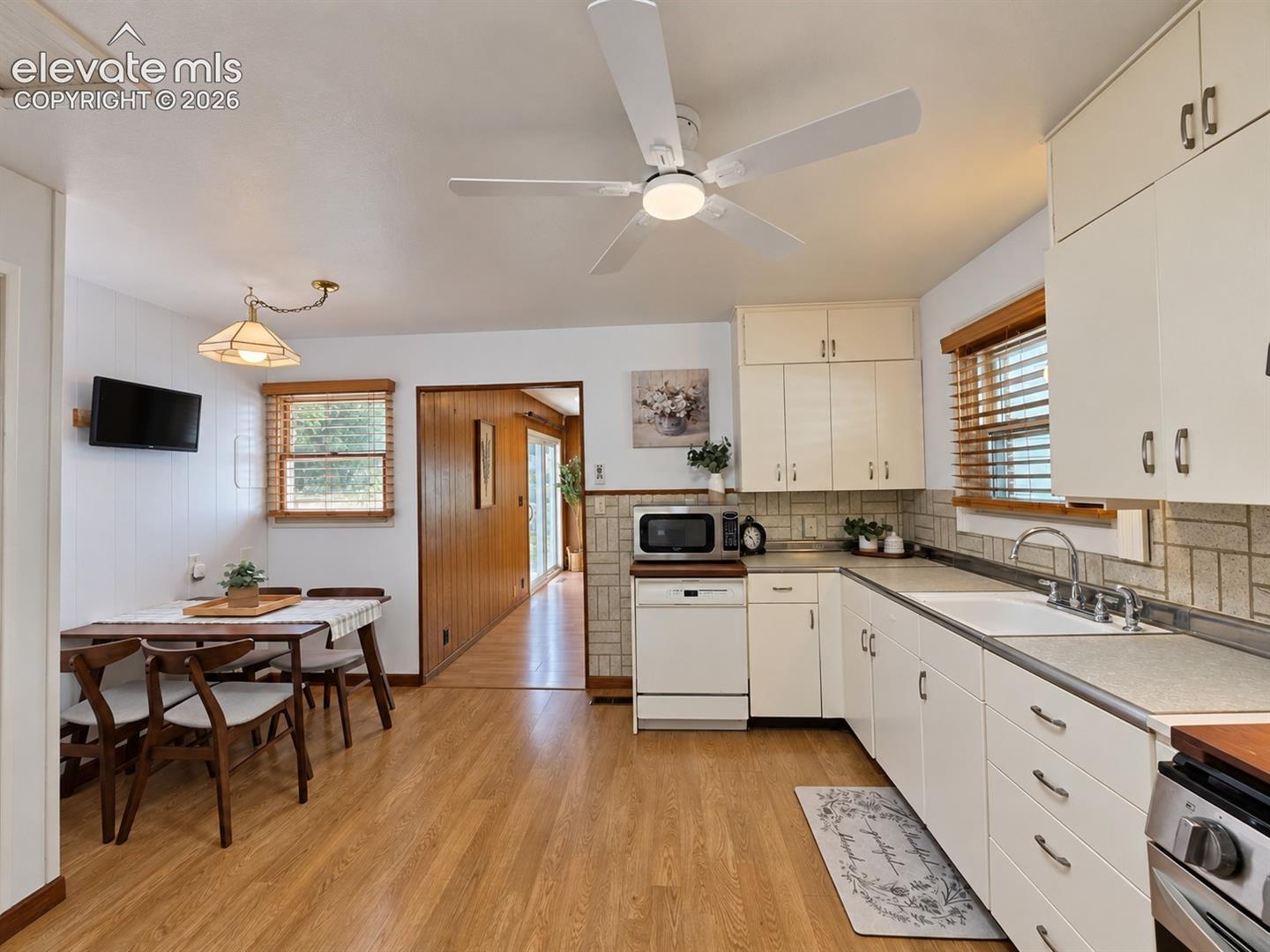 Eat-In Kitchen