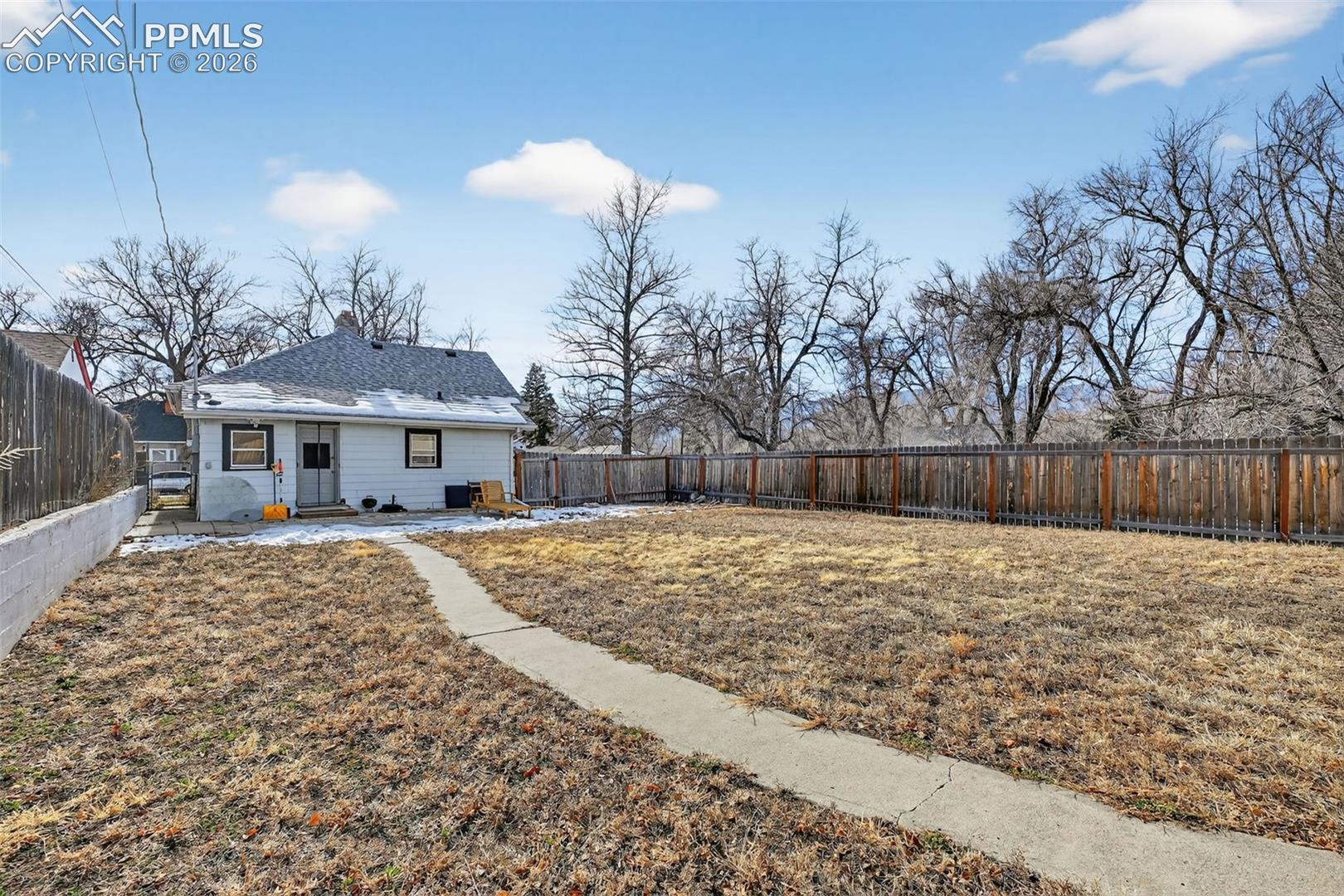 Huge, private back yard