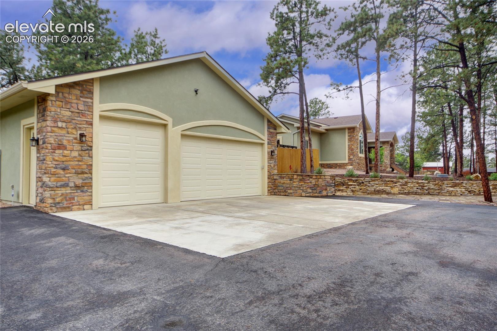 Detached Garage/Shop