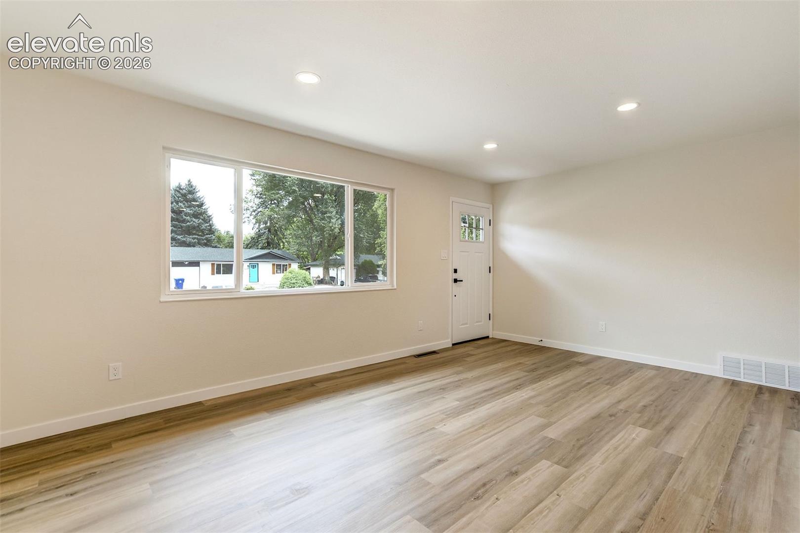 Photo 10 of 806 Querida Drive, Colorado Springs