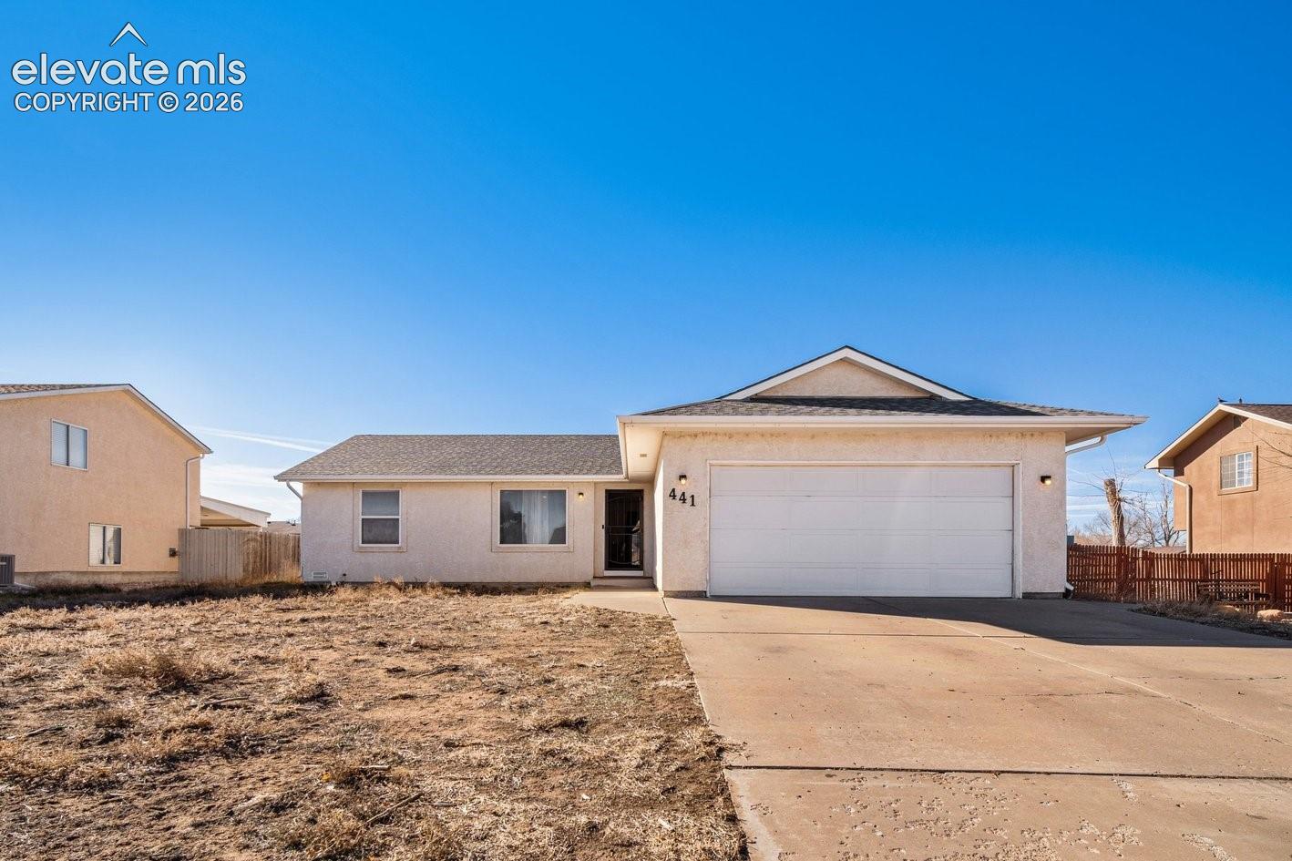 441 S Oak Creek Dr, Pueblo, CO 81007