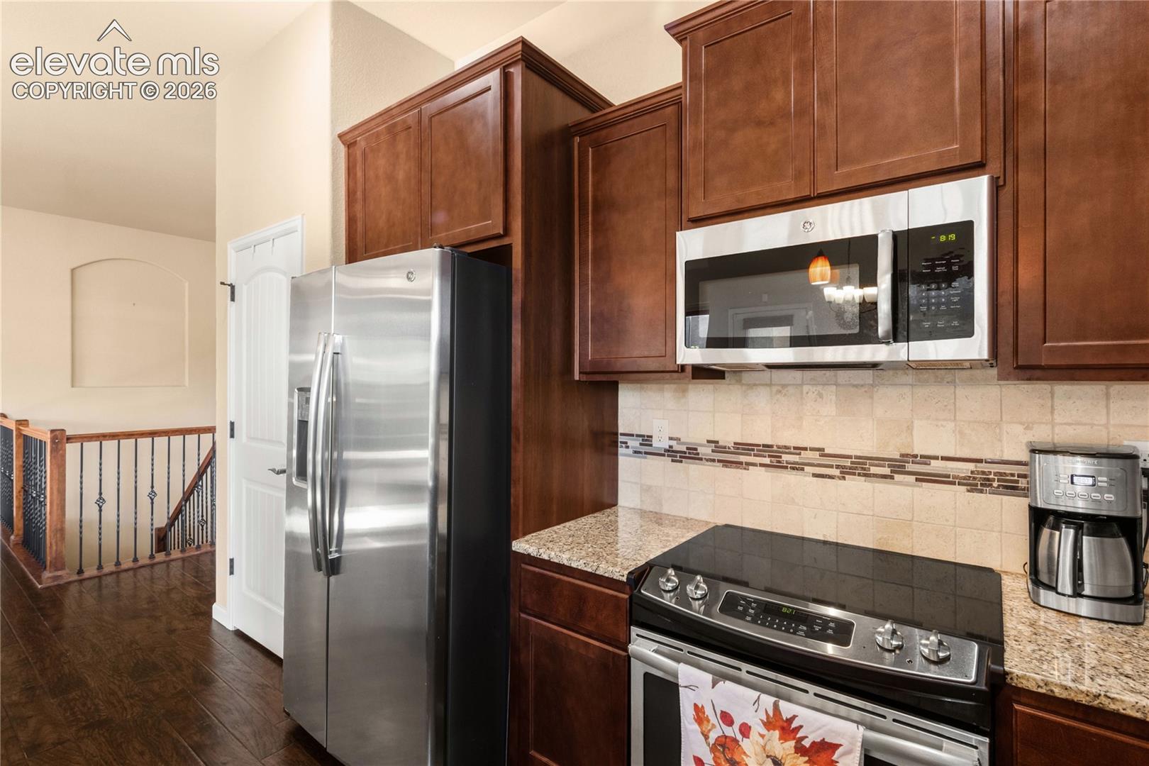 Granite counterops, large, counter for food prep and entertaining