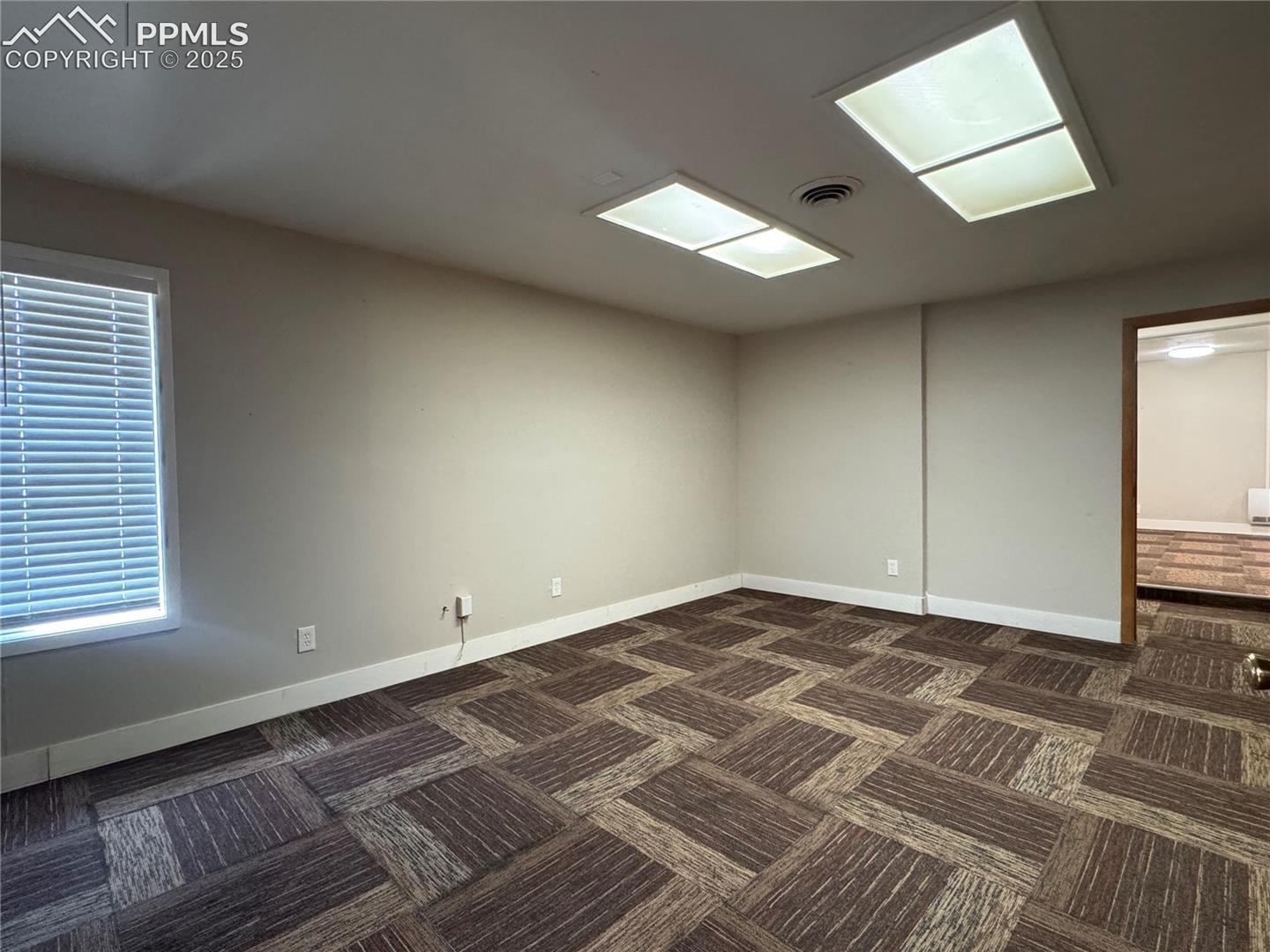 Unfurnished room 