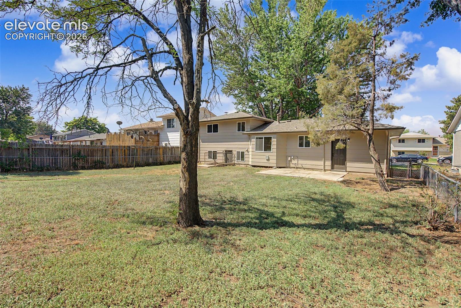 Spacious backyard, ready for your creativity